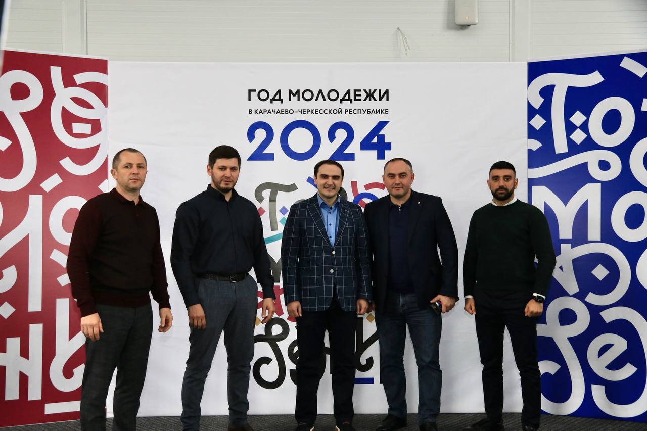 В КЧР обсуждают актуальные вопросы молодежной политики