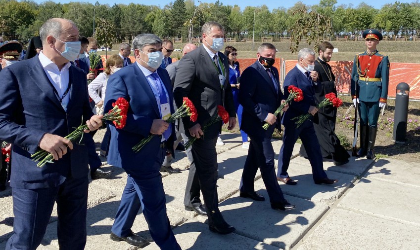    Глава КБР принял участие в церемонии открытия военно-исторического комплекса «Самбекские высоты» в Ростовской области 