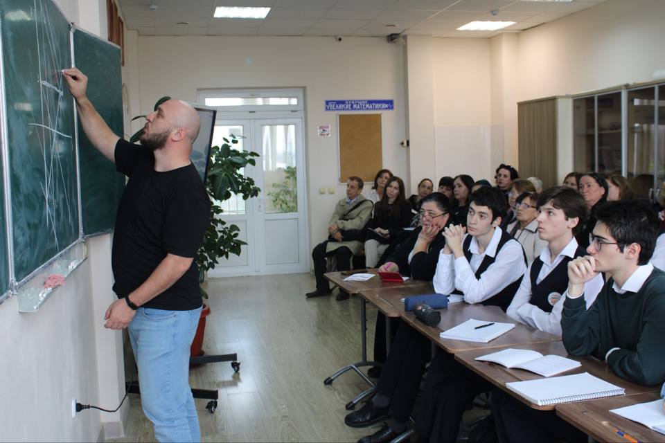 В «Солнечном городе» собрались учителя математики