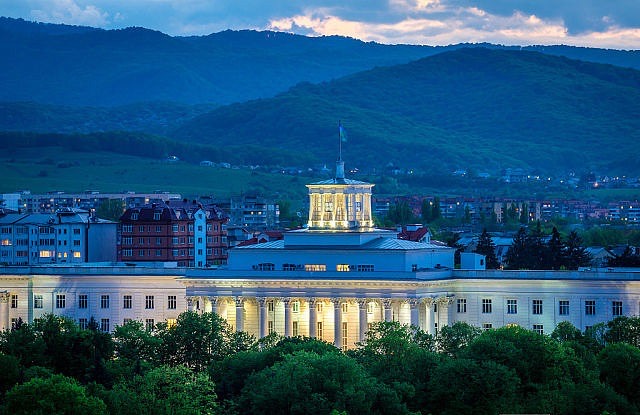 В Кабардино-Балкарии вновь повысят зарплаты работникам бюджетных организаций