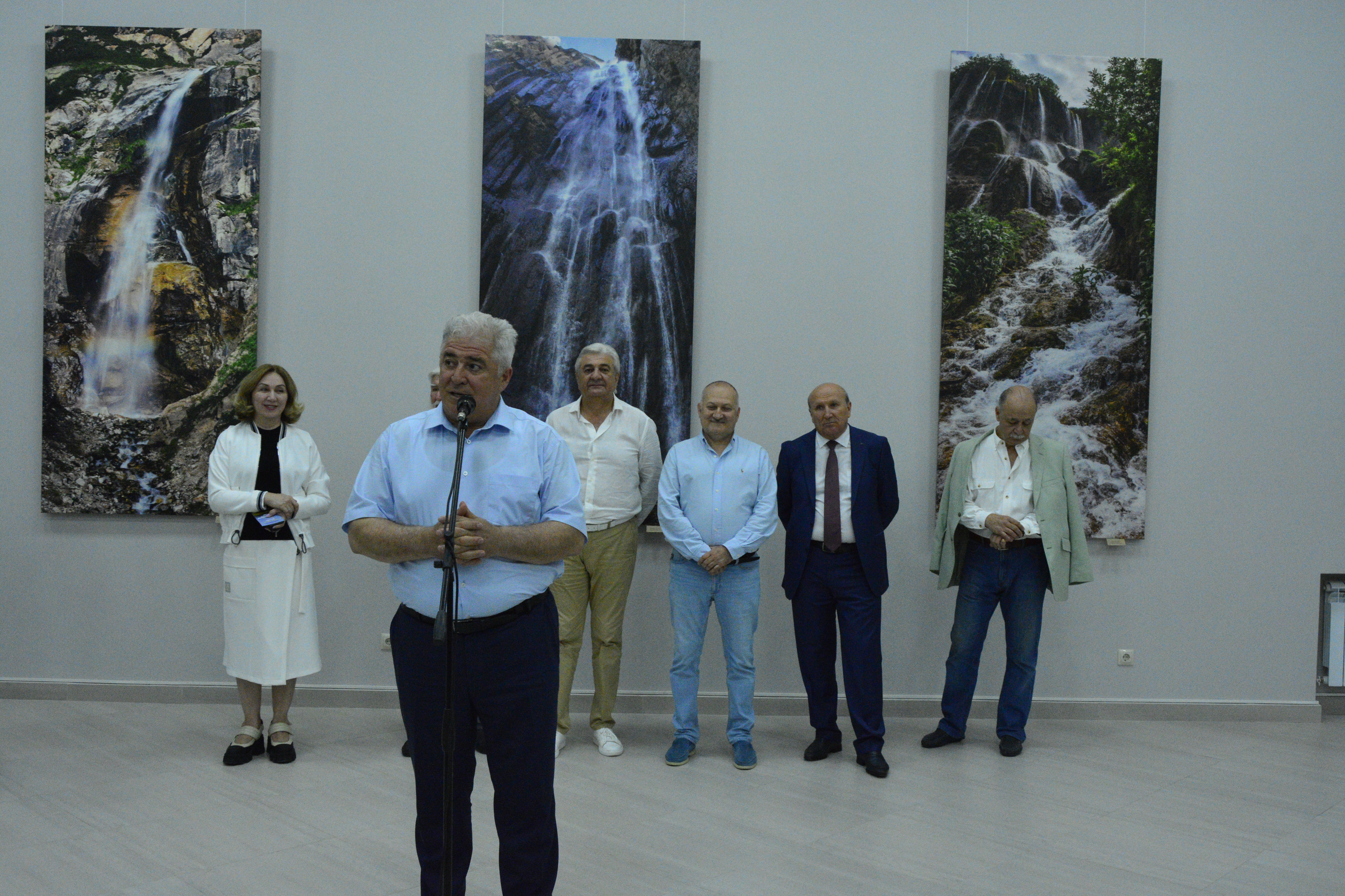 В Нальчике открылась выставка работ Заура Ворокова