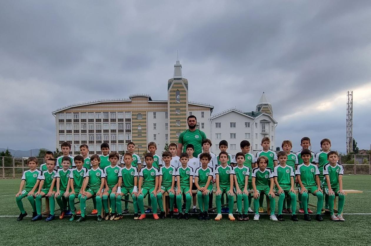 Футболисты Кабардино-Балкарии подписали профессиональные контракты с федеральными клубами