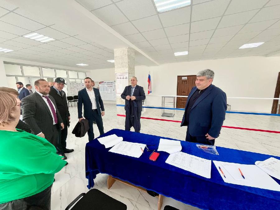 Казбек Коков проверил готовность районного Дома культуры в Кашхатау к проведению выборов Президента России