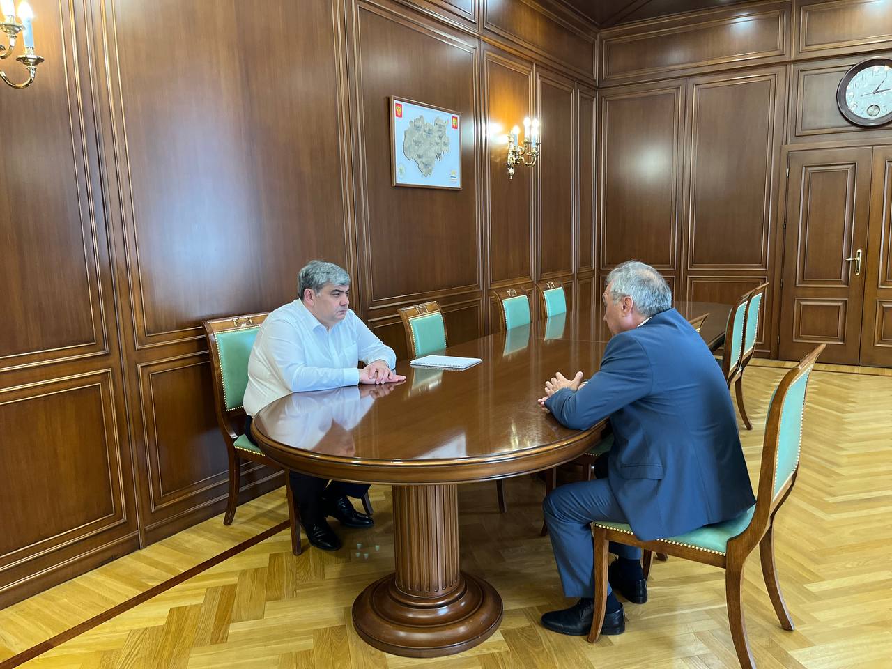 Казбек Коков встретился с руководителем компании «ВоенТекстильПром»