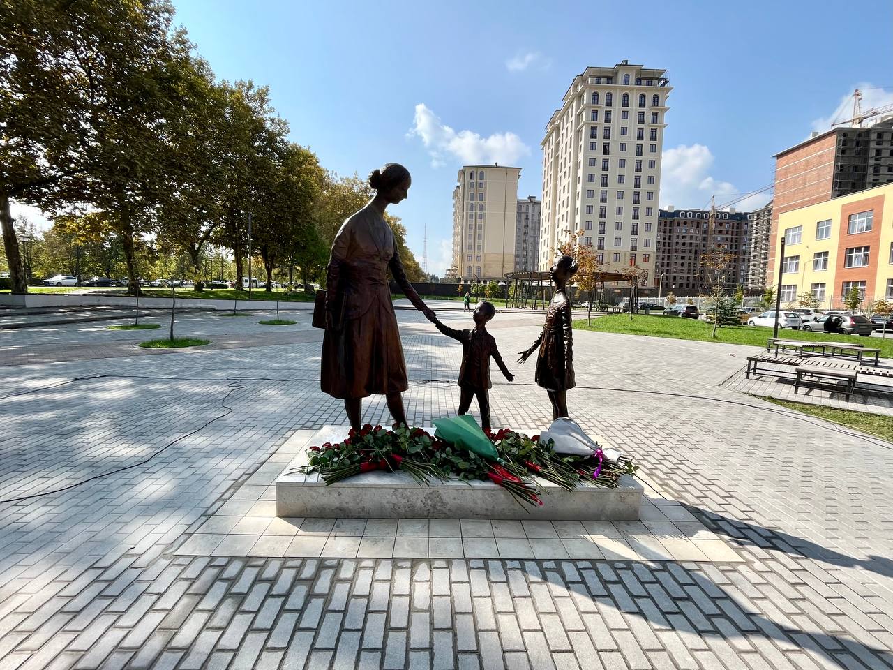 В Нальчике открыли памятник Учителю   