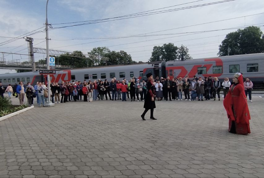 Туристический поезд «Жемчужина Кавказа» сегодня прибыл в Нальчик