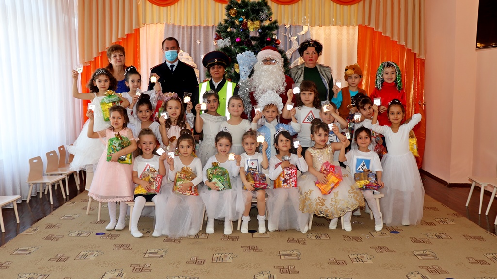 В детских садах Майского района проходят новогодние утренники 
