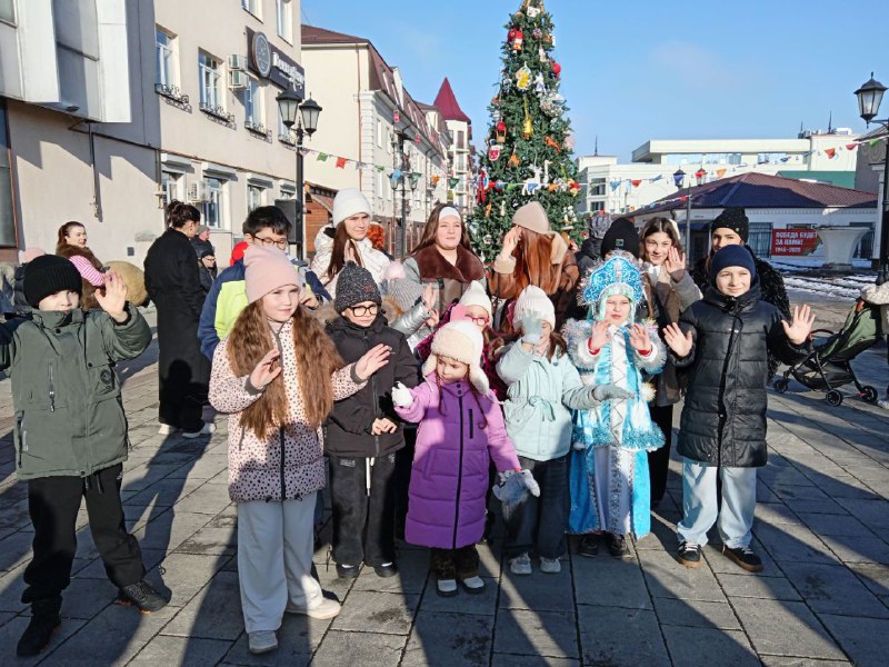Юные вокалисты поздравили жителей Нальчика
