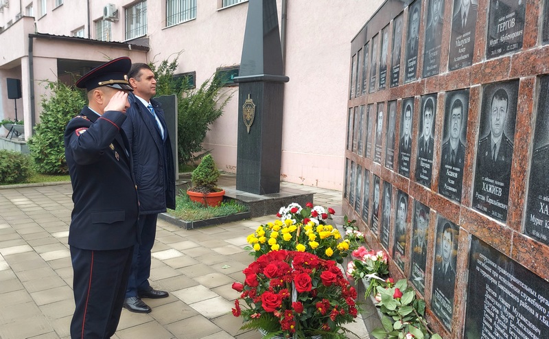 В Баксане почтили память сотрудников полиции