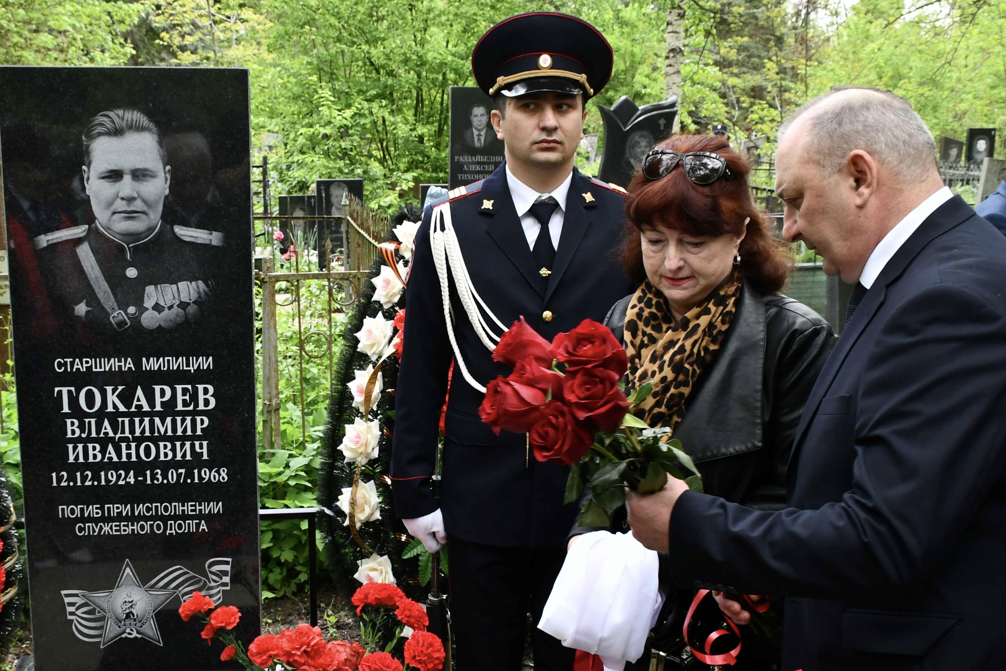 В Нальчике открыли обновленный памятник милиционеру Владимиру Токареву