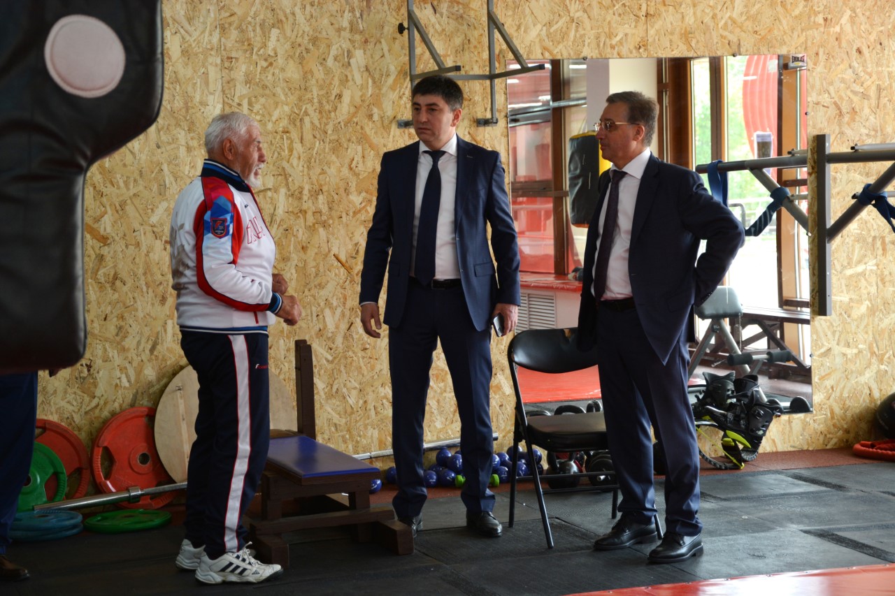 В Нальчике Алий Мусуков посетил спортивные объекты