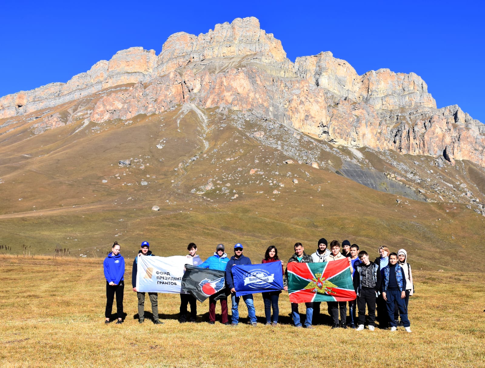 Молодежь знакомится с  "Дорогами Победы"
