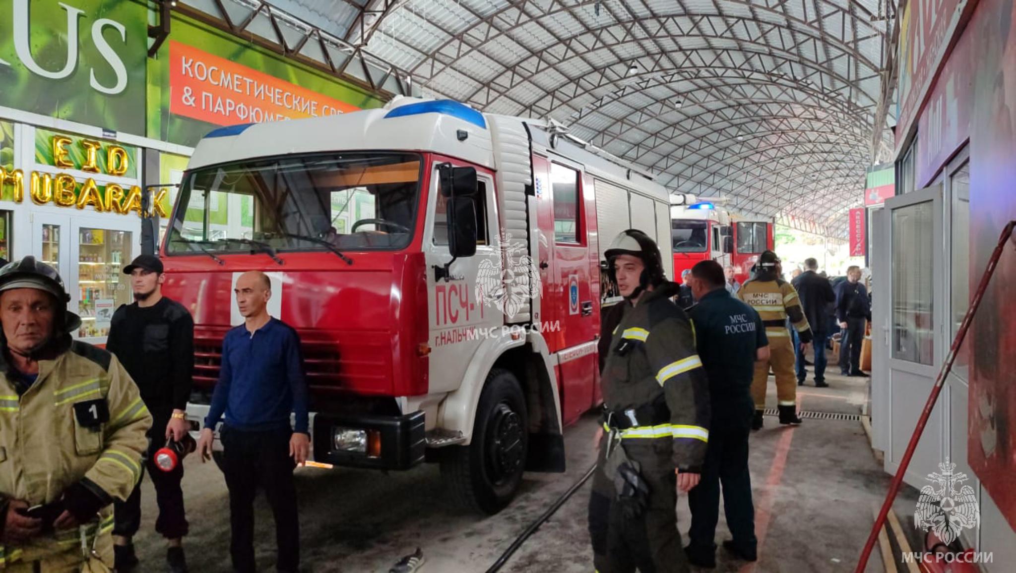 В Нальчике произошел пожар на территории центрального рынка