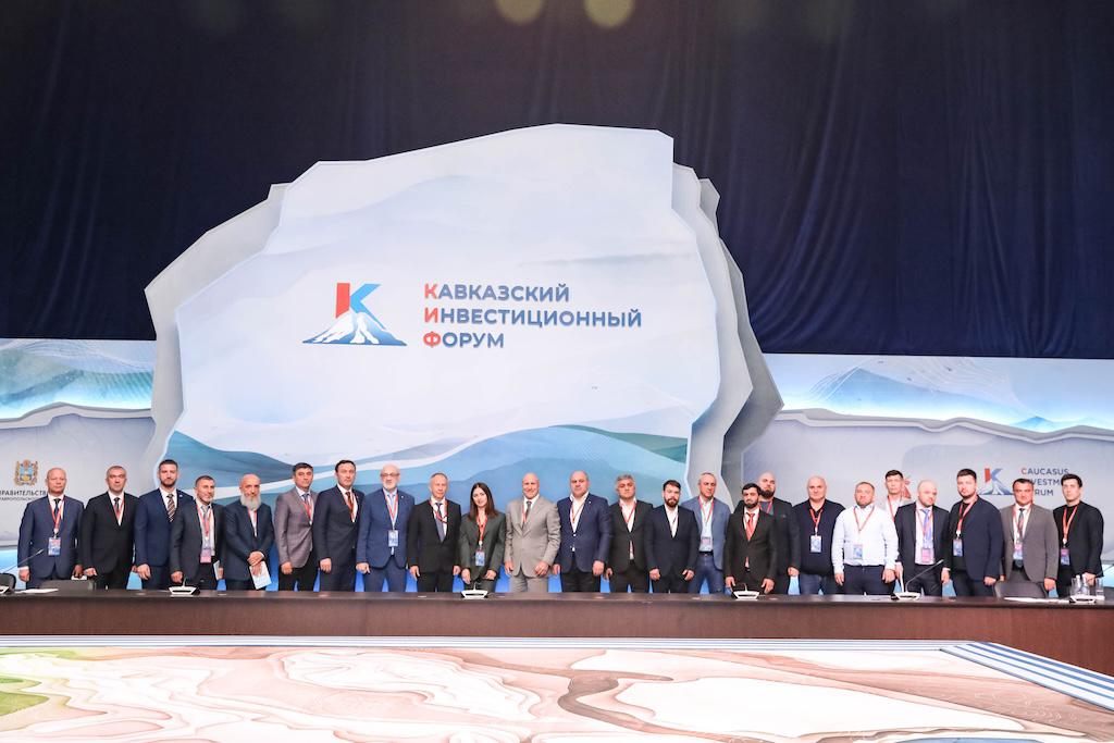 Звезды дзюдо и борьбы представили на КИФ-2025 проект «Выбор сильных»