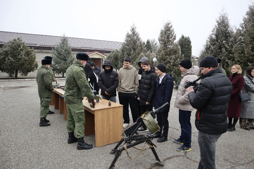 Старшеклассники Чегемского района посетили учебный центр пограничного управления