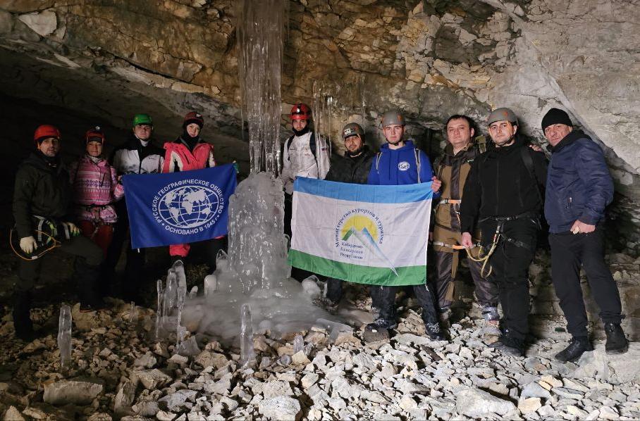 Молодежь побывала в «Огненной пещере»