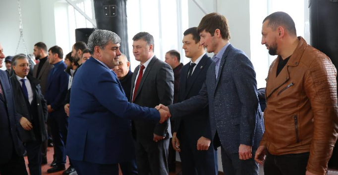 Казбек Коков принял участие в открытии физкультурно-оздоровительного комплекса в Яникое