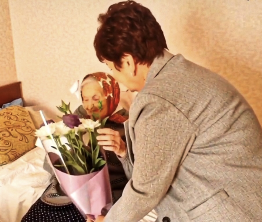 В Майском районе труженицу тыла поздравили со 100-летним юбилеем 