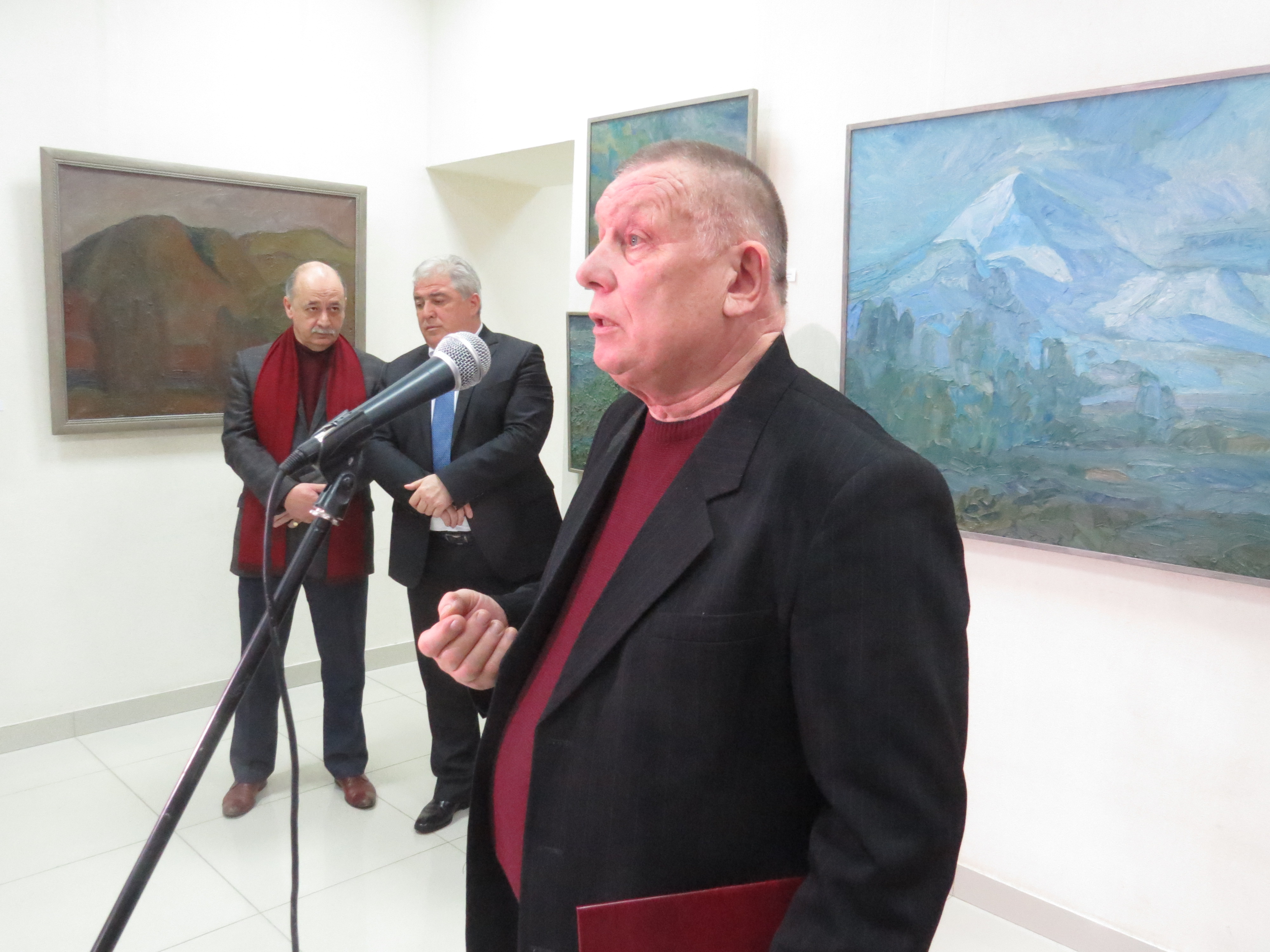 В Нальчике открылась выставка ставропольского художника