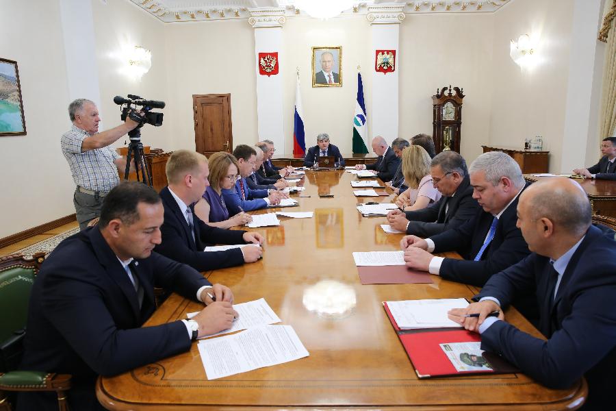 Глава КБР Казбек Коков провел рабочее совещание с главами районов и городских округов