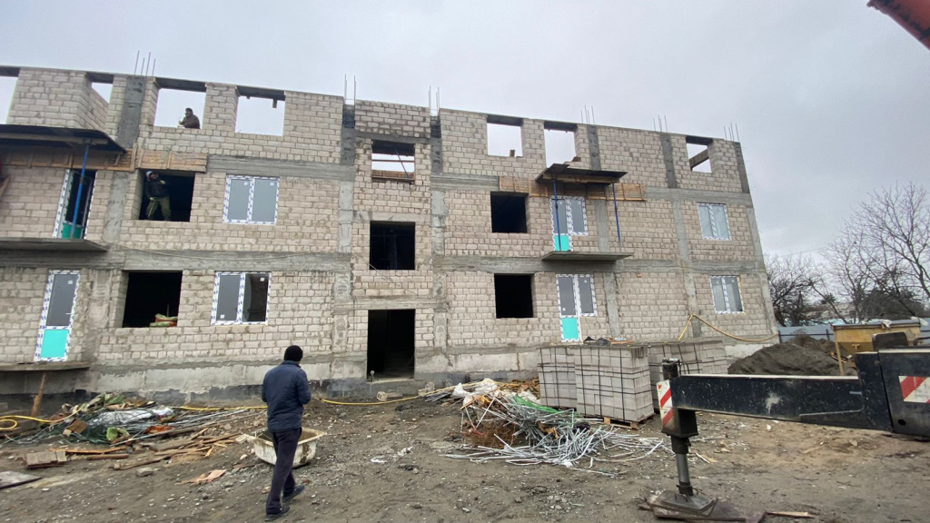 В Майском продолжается строительство домов для переселенцев из аварийного жилья