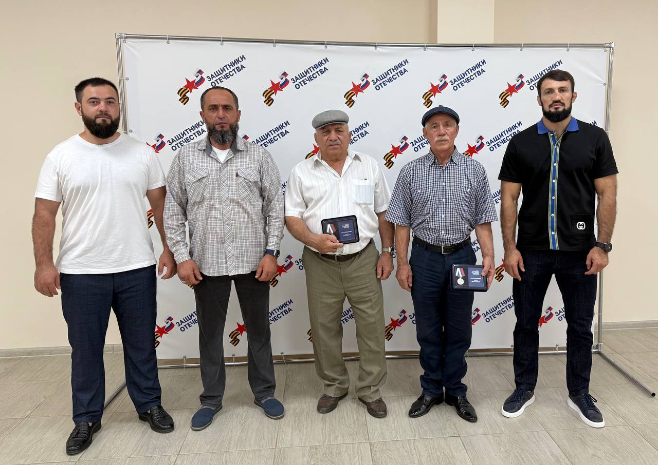В Нальчике отцы героев удостоены медали «Отец солдата»