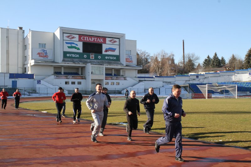 В Нальчике сотрудники МЧС сдавали нормативы по физподготовке