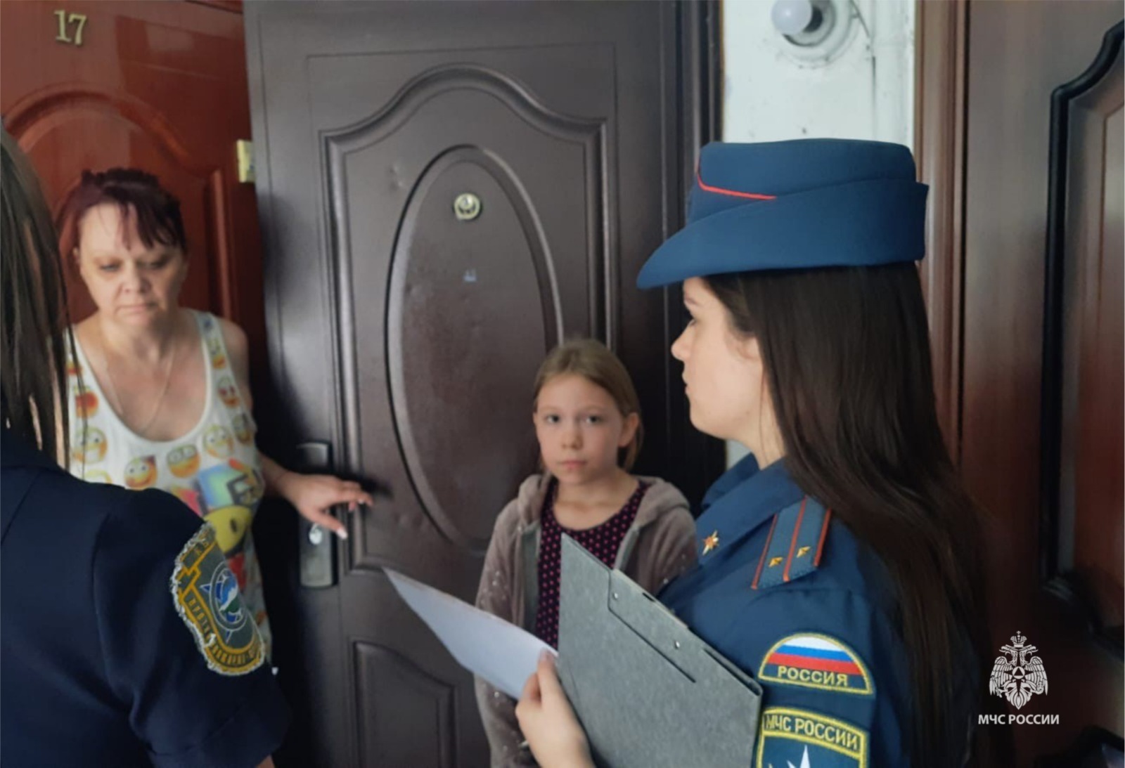 Работники МЧС напомнили жителям Прохладного о пожарной безопасности