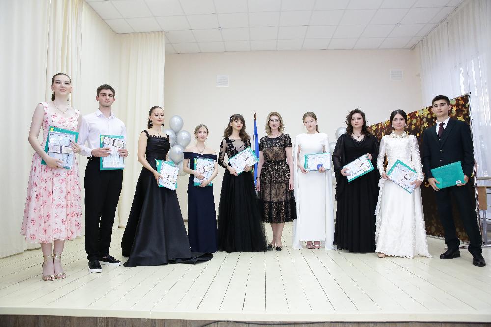 Яркий праздник перед новым этапом жизни