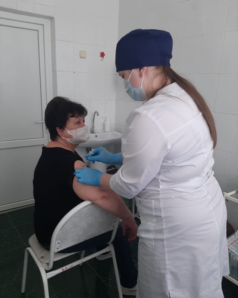 В Майском районе продолжается вакцинация