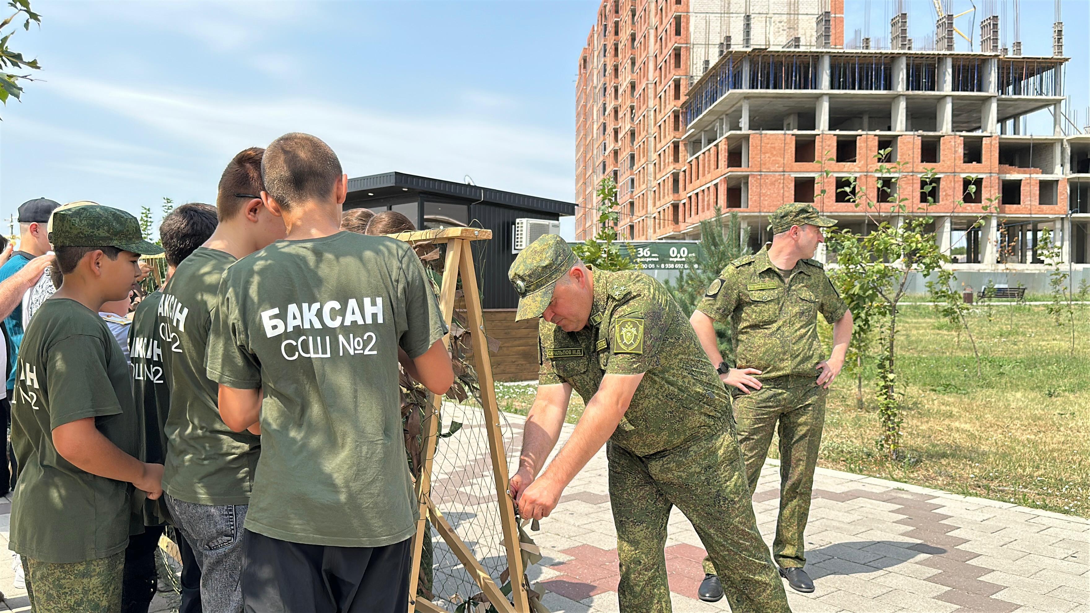 В Баксане провели мастер-класс по плетению маскировочных сетей