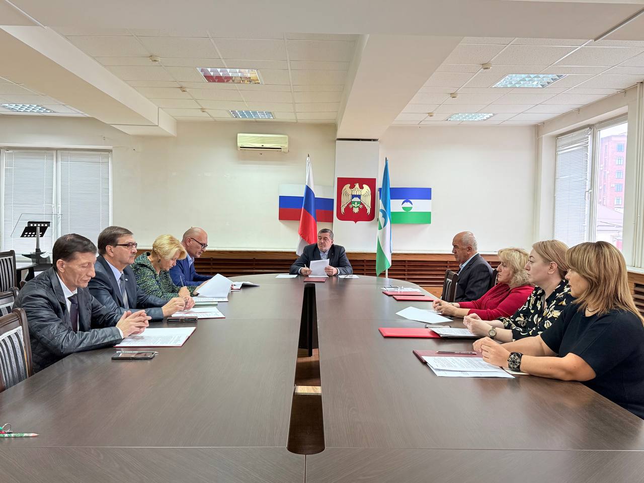 О рынке труда, социальных выплат и безопасности работников