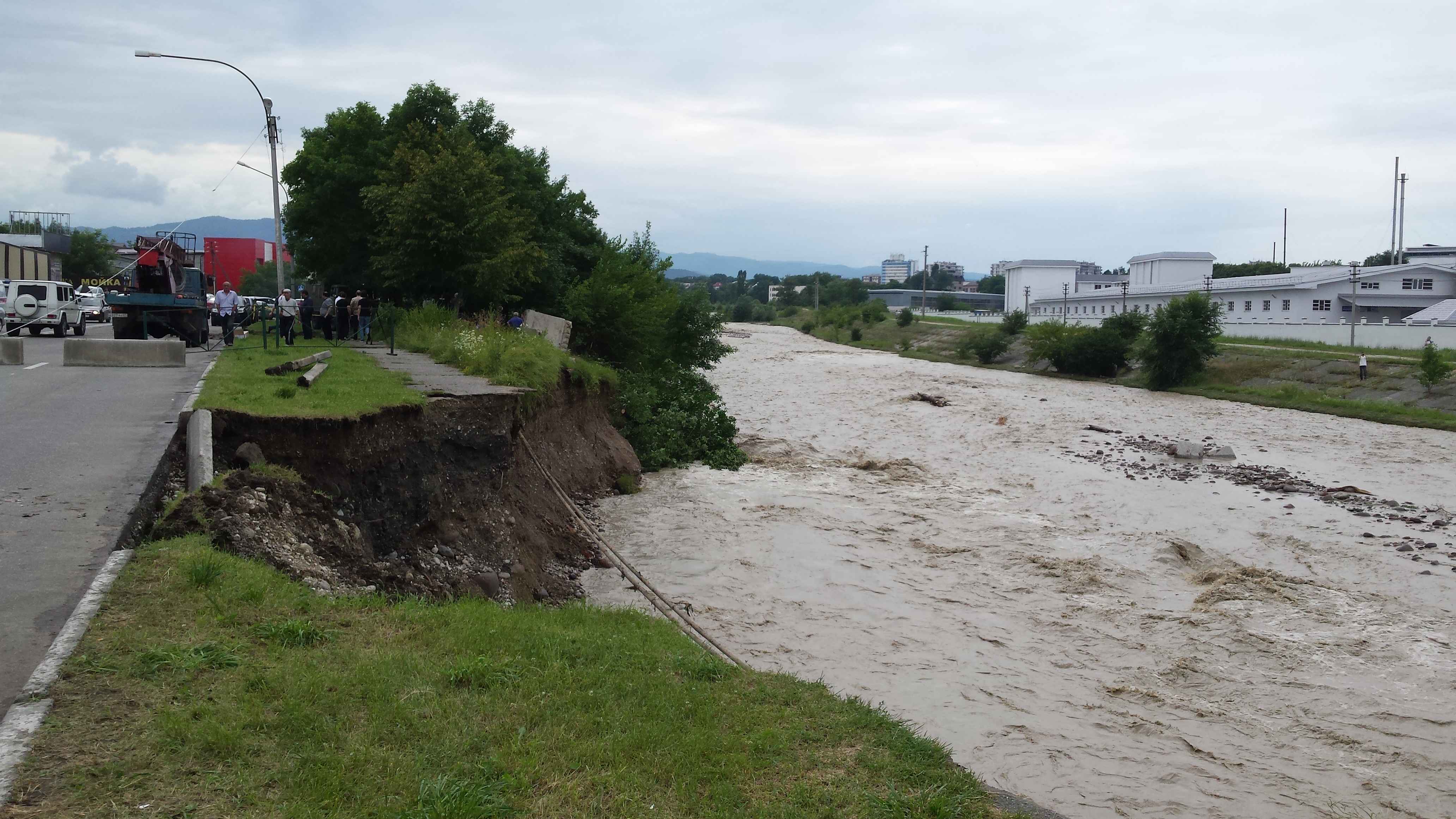 White river нальчик. Ул Таманская дивизия Нальчик. 2-Й Таманской дивизии ул.. Фото сделанной набережной в Нальчике по улице Таманской дивизии.