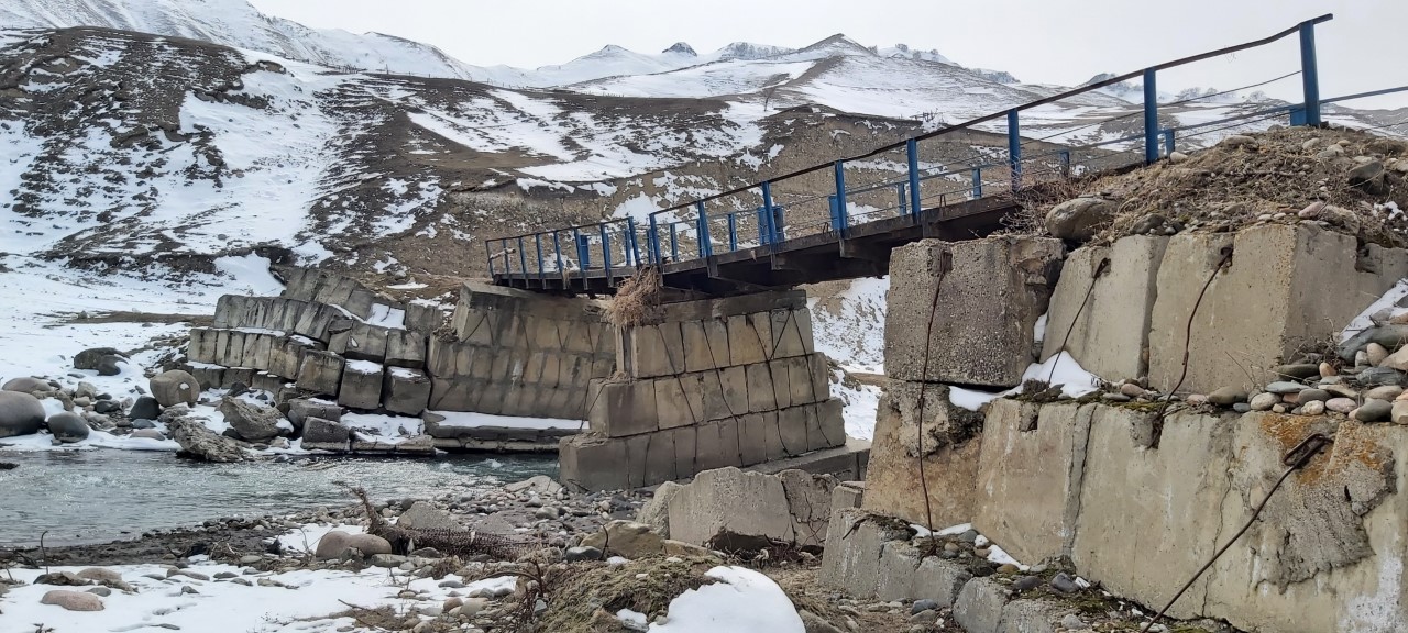 В Хабазе строят мост