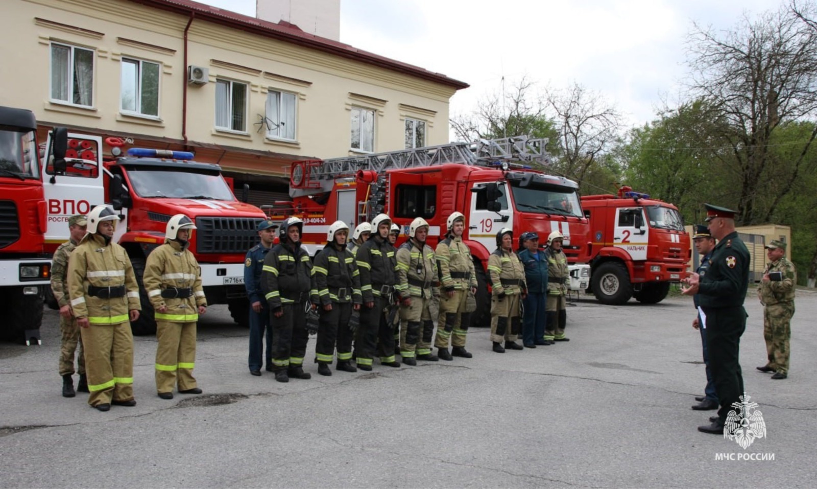 МЧС и Росгвардия в КБР отработали совместные действия по ликвидации пожара на военном объекте  