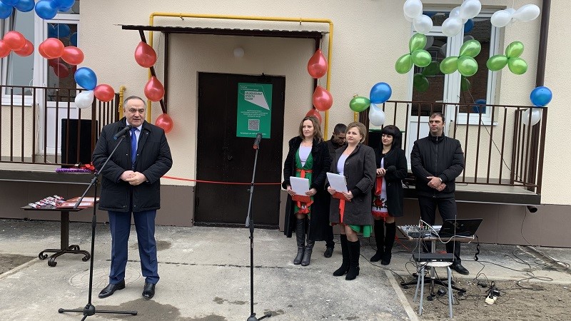 В Октябрьском восемь семей получили новое жилье