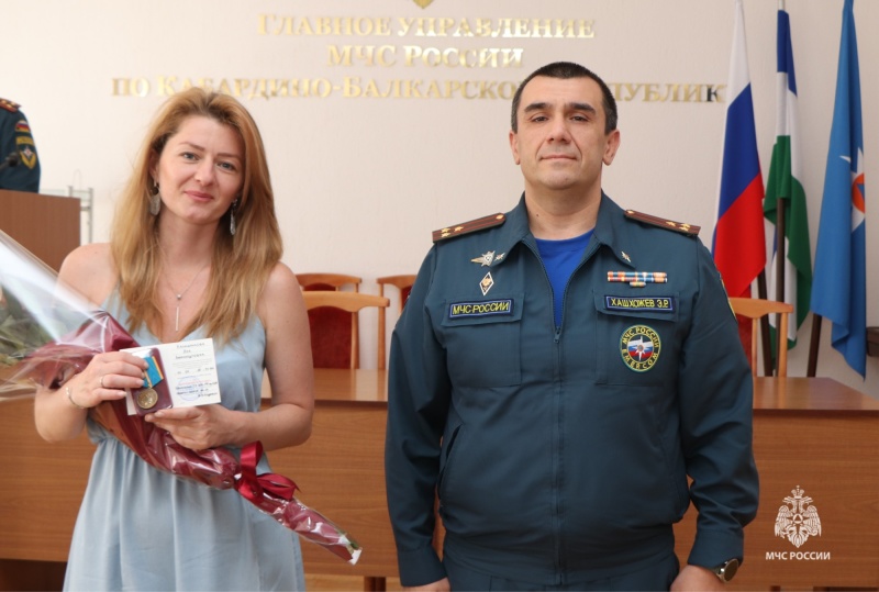 В Главном управлении МЧС России по КБР состоялось торжественное собрание личного состава в честь Дня России