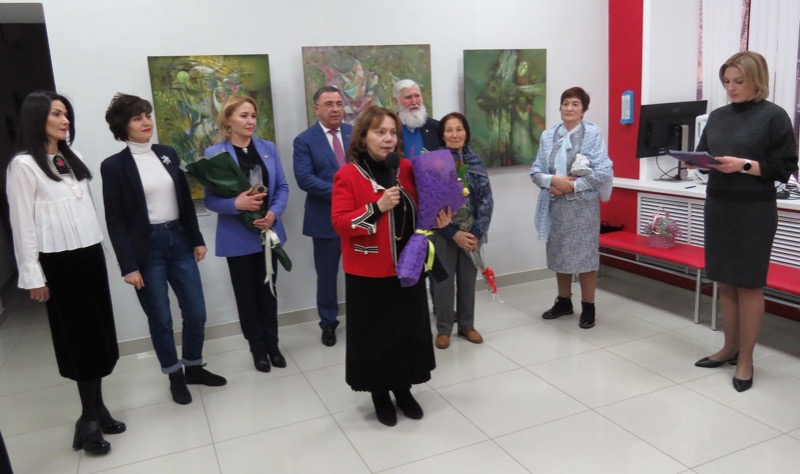 В Нальчике открылась выставка народной художницы КБР Сияры Аккизовой