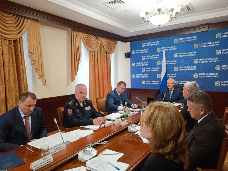 Юрий Чайка провел заседание Межведомственной комиссии по снижению уровня неформальной занятости