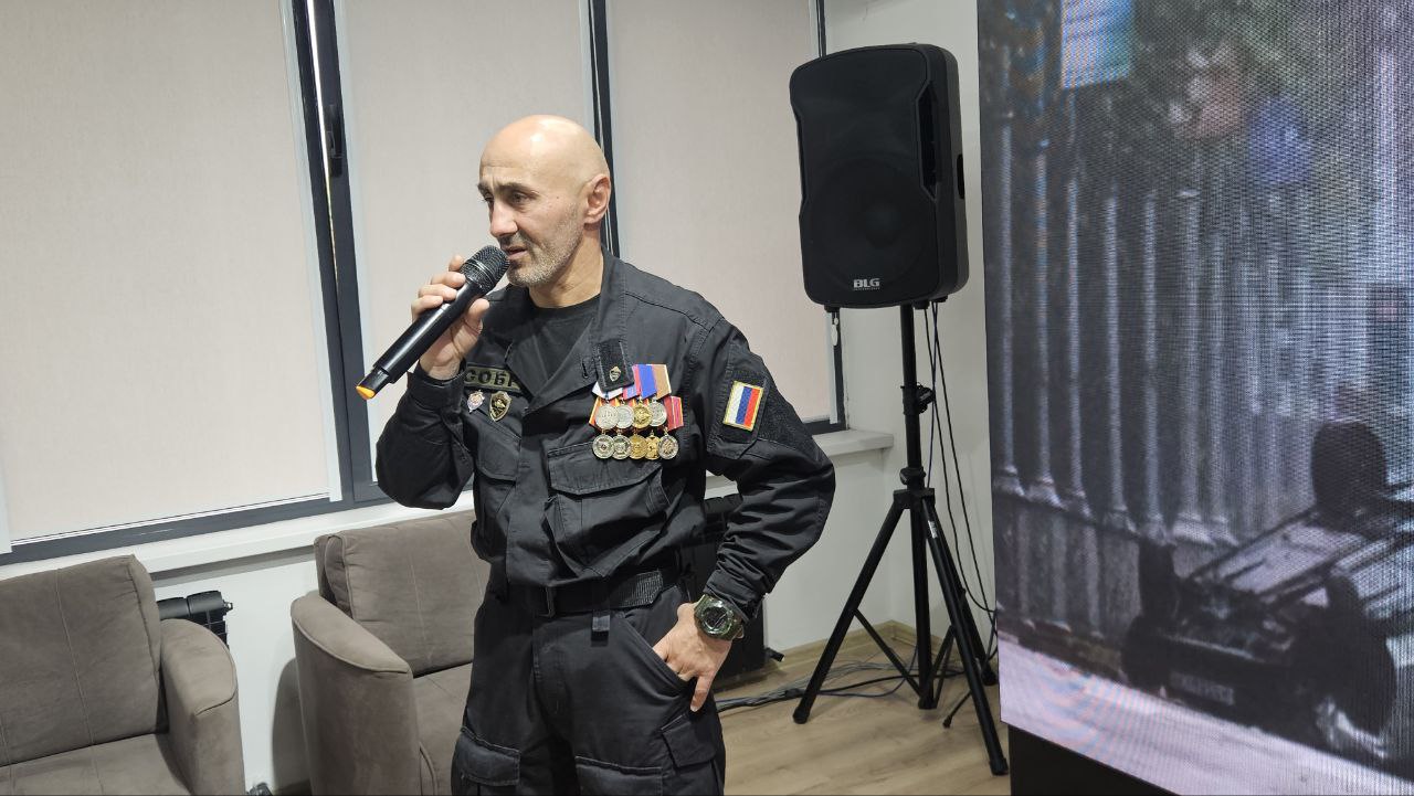 Участник боевых действий в Нальчике рассказал молодежи о трагедии 20-летней давности