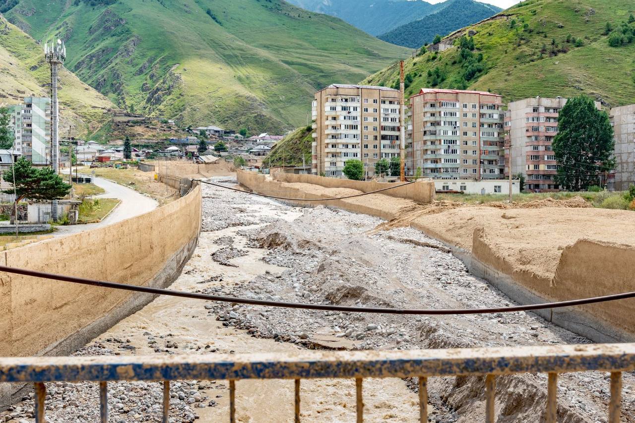 Транспортники продолжают восстанавливать движение в горных районах КБР  