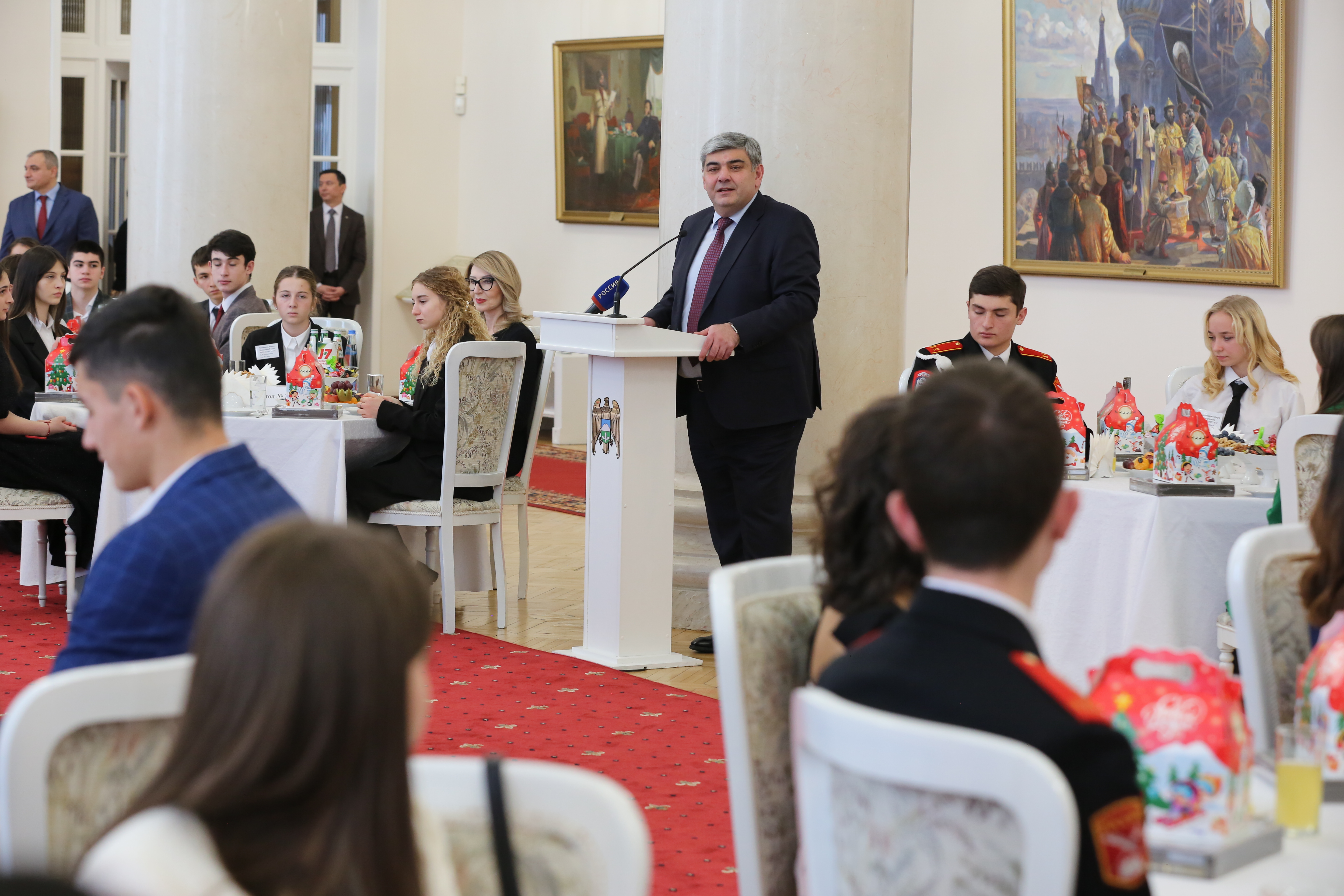 Глава КБР провел новогодний прием для отличников учебы, победителей и призеров олимпиад