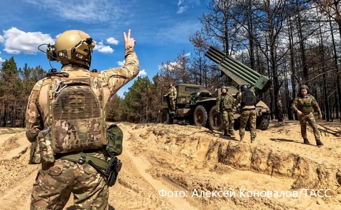 Бойцы 6-й лисичанской казачьей бригады уничтожают врага