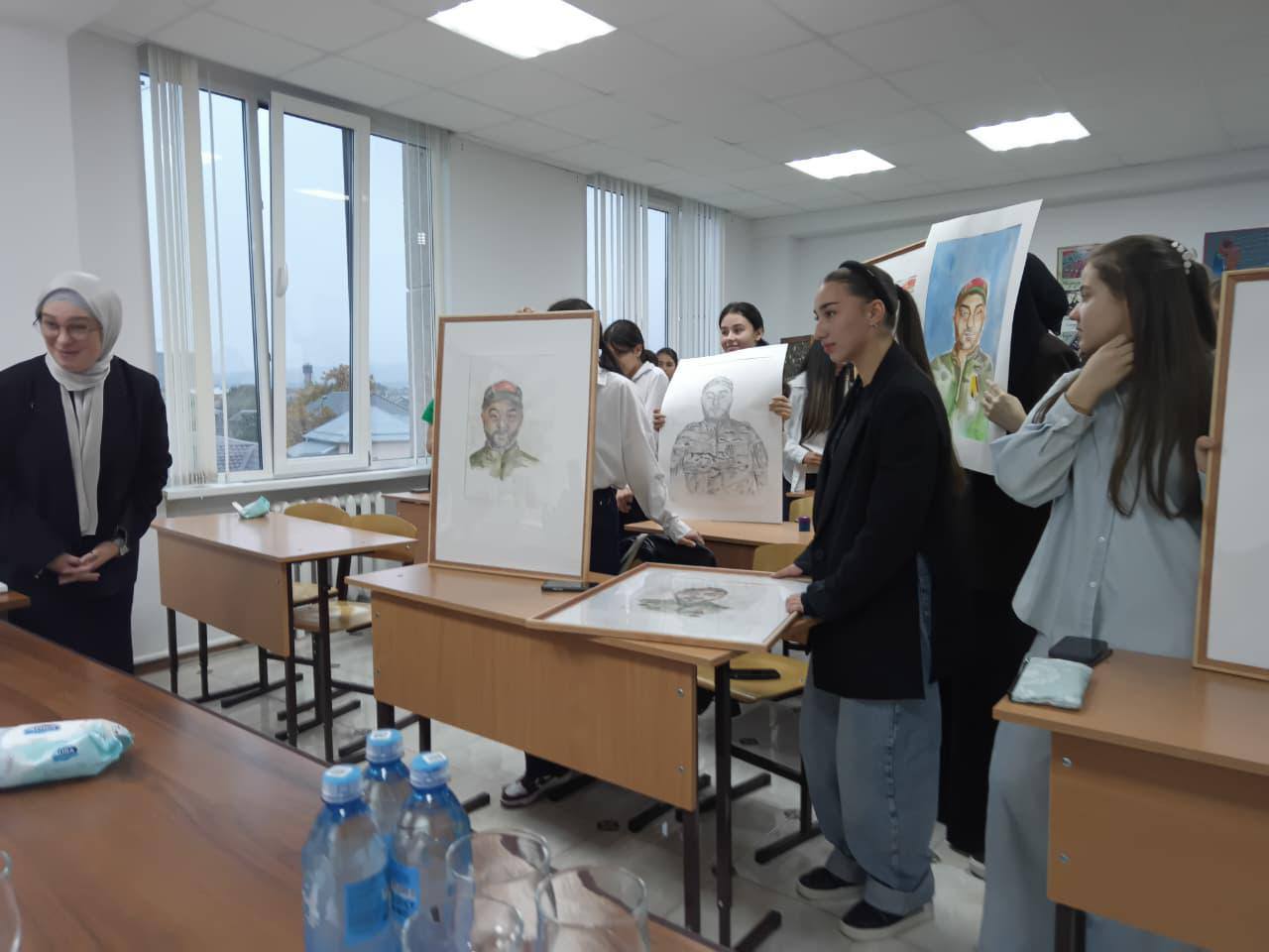 Дети рисуют Героев