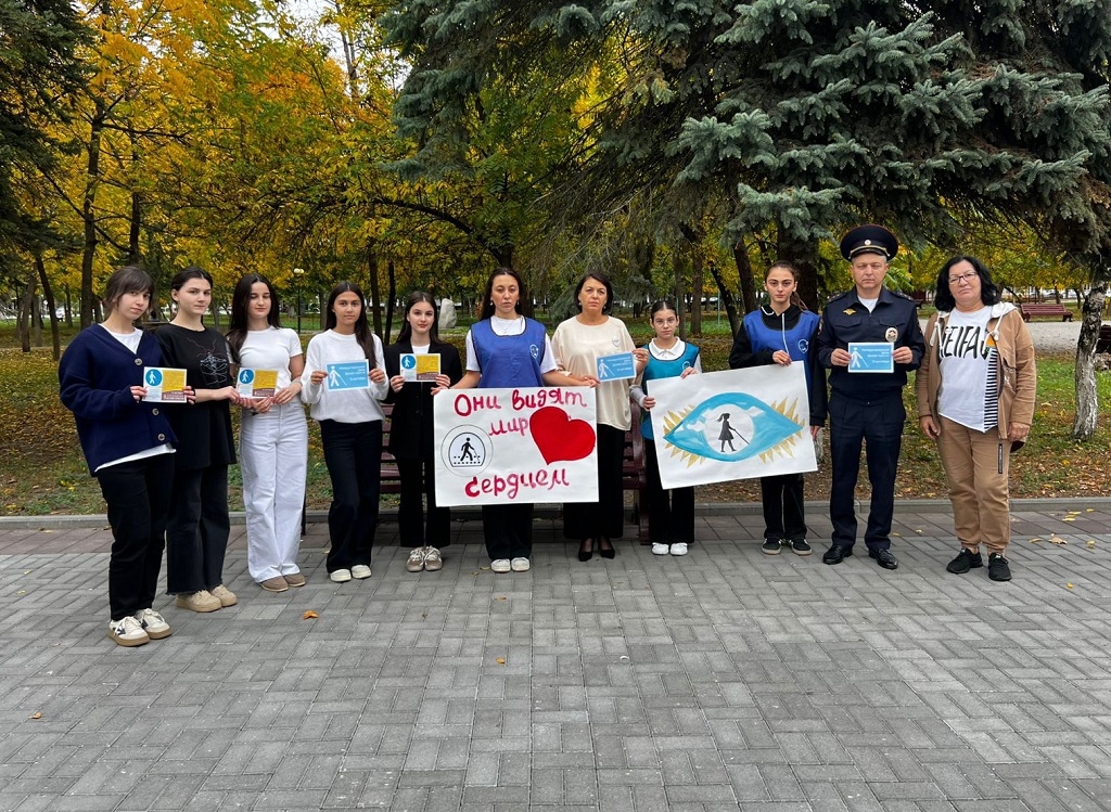 В Международный День белой трости пешеходы и водители Кабардино-Балкарии стали участниками акции «Они видят мир сердцем»