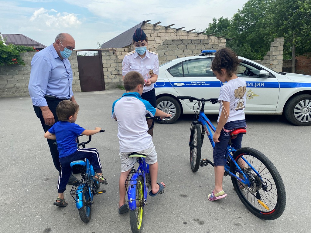 На сельских дорогах Кабардино-Балкарии развернулись мобильные пункты дорожной безопасности