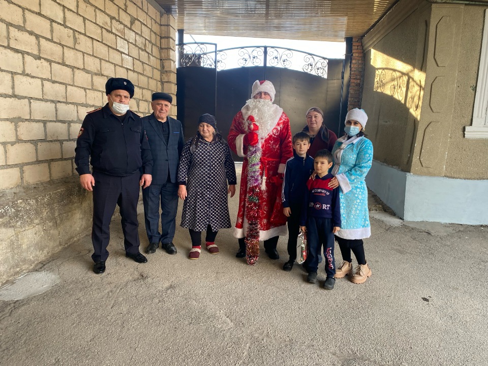 «Полицейский Дед Мороз» Зольского района поздравил с Новым годом детей сотрудников, погибших при выполнении служебных обязанностей