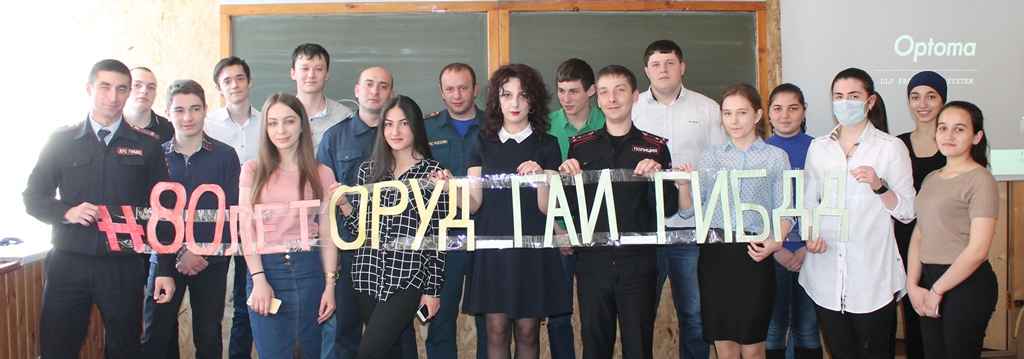 Спасатели экстренных служб Нальчика присоединились к юбилейному хэштегу 