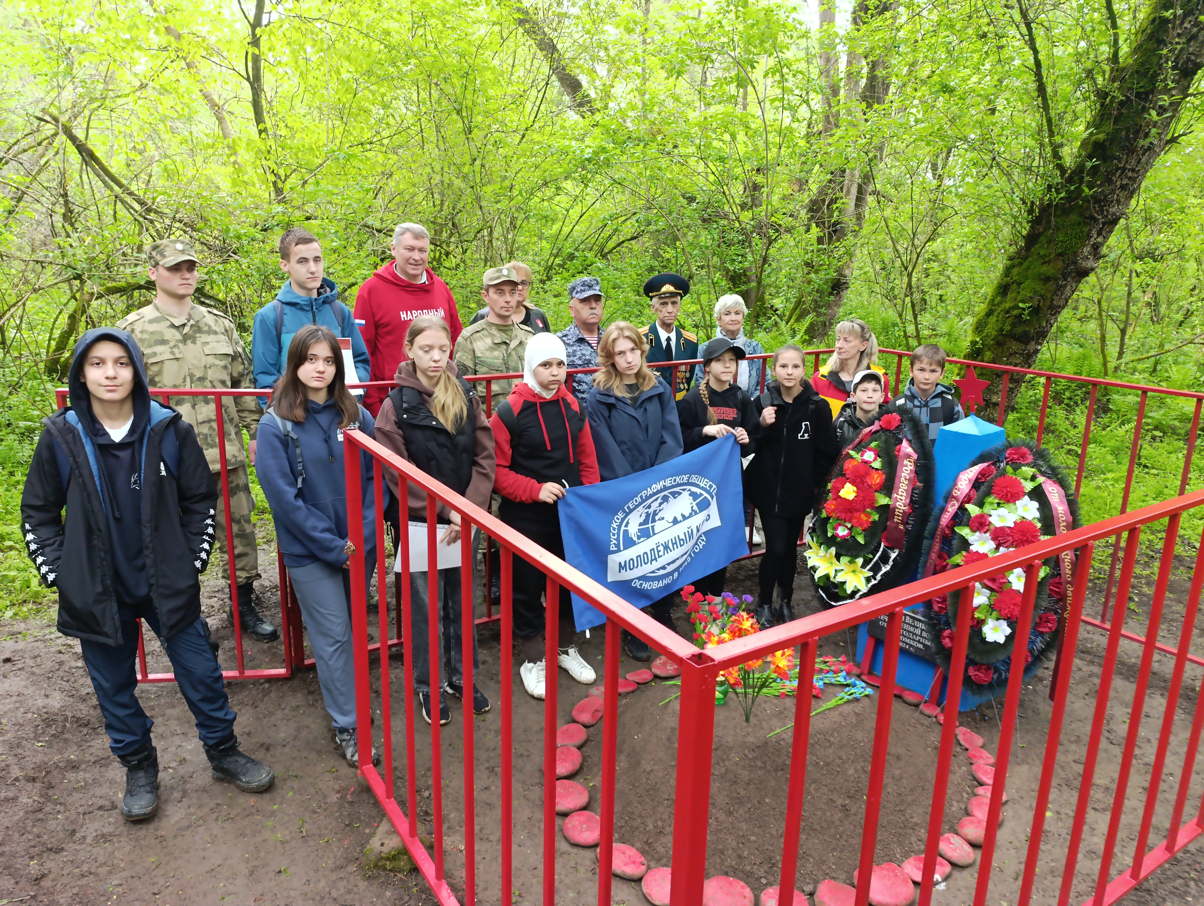 В Чегемском районе благоустроили могилу неизвестного лётчика