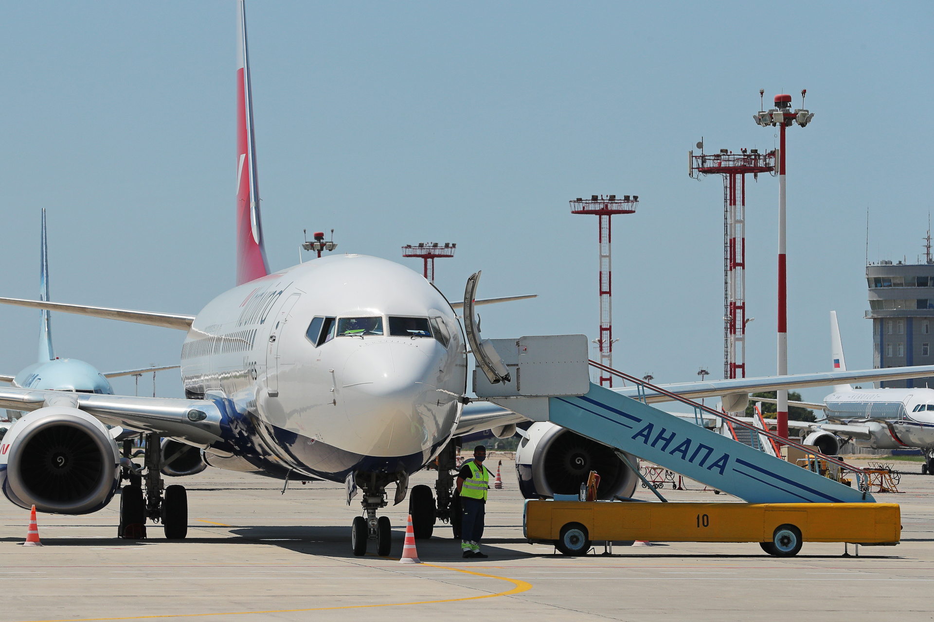 Режим ограничения полетов в 11 аэропортов РФ продлен до 30 июля